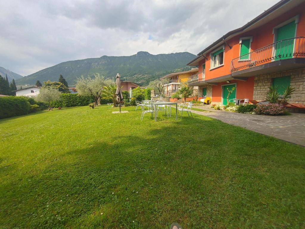 Villa Leilani B&B Sale Marasino Exterior foto